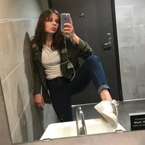 Meet your Posher, Emily